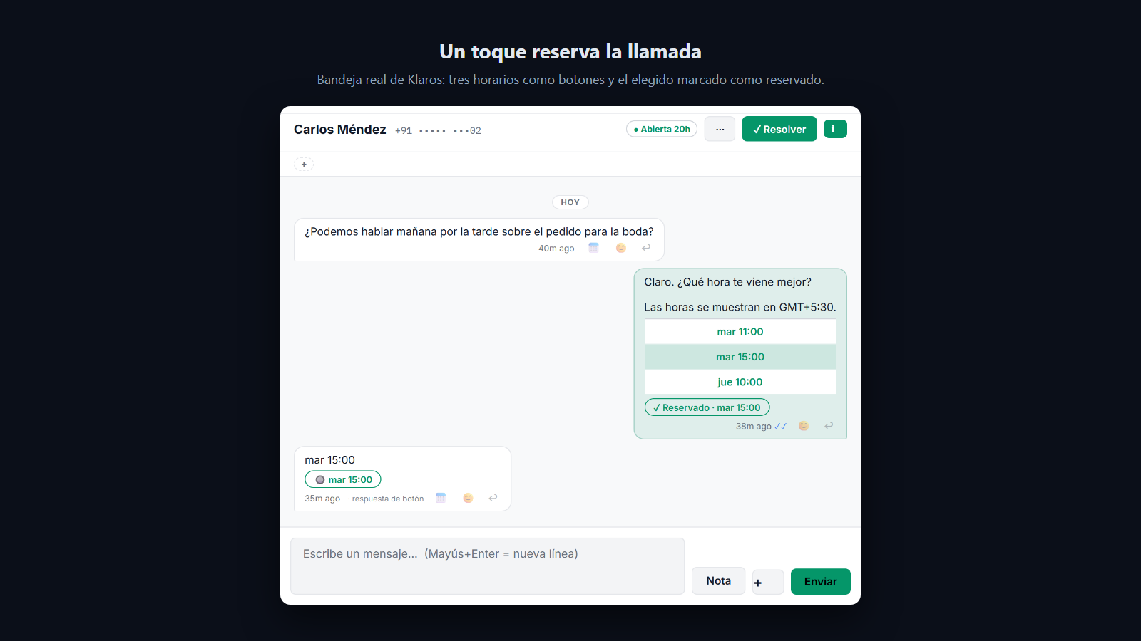 Captura: Los horarios se ofrecen como botones en el chat, y un toque reserva la llamada.